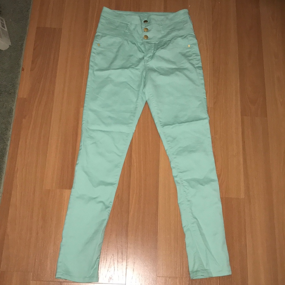 Hi-waist jeans